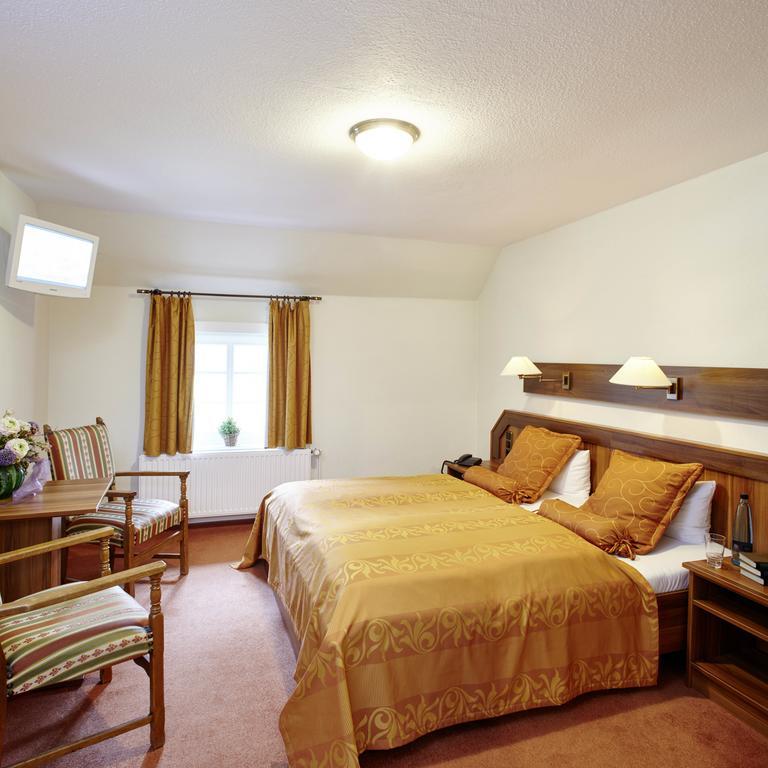 Hotel Hof Tuetsberg Биспинген Экстерьер фото