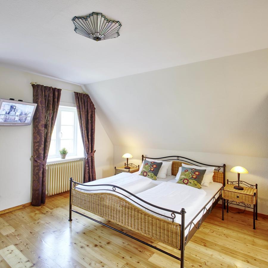 Hotel Hof Tuetsberg Биспинген Экстерьер фото